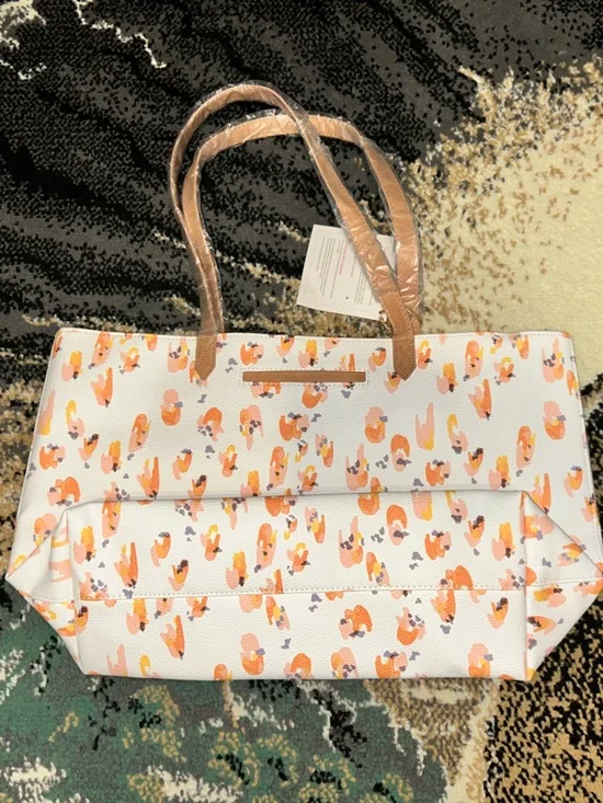 Modern Tote - Picture 4 of 7